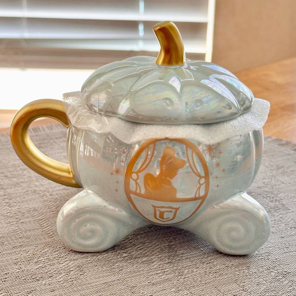 Disney Princess Cinderella Luminescent Carriage Shaped Ceramic Mug with Lid NEW!